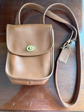 Vintage Coach British Tan Leather turnlock Crossbody Bag- made in USA